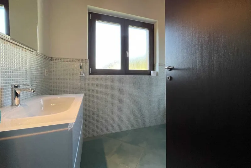 VILLA MODERNA DI 6.5 LOCALI CON SPA E GIARDINO A GRAVESANO, foto 13