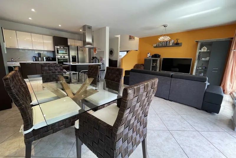 VILLA MODERNA DI 6.5 LOCALI CON SPA E GIARDINO A GRAVESANO, foto 4