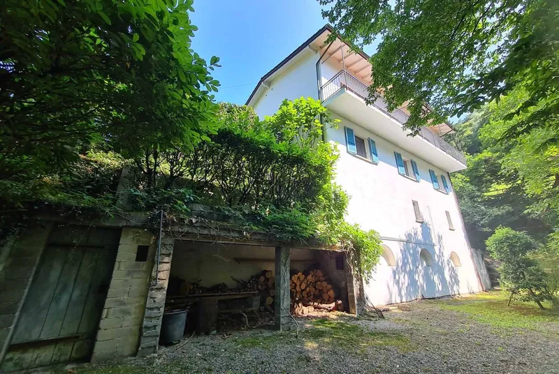 GRANDE CASA BIFAMILIARE CON TERRENO EDIFICABILE A PURASCA, foto 1