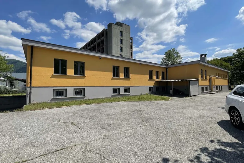 ENORME SPAZIO COMMERCIALE POLIFUNZIONALE A BALERNA, photo 2