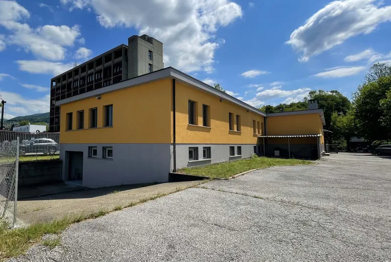 ENORME SPAZIO COMMERCIALE POLIFUNZIONALE A BALERNA, photo 3
