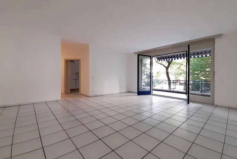 AFFITTASI 3.5 LOCALI CON AMPIA TERRAZZA A LUGANO, foto 2