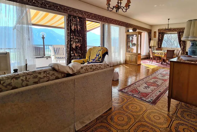 VILLA CON PISCINA INTERNA E BELLISSIMA VISTA APERTA AD AGNO, photo 8