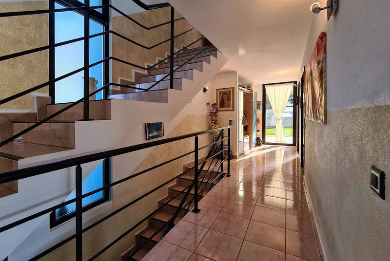 SPAZIOSA VILLA 6.5 LOCALI CON AMPIO GIARDINO A FIGINO, foto 7
