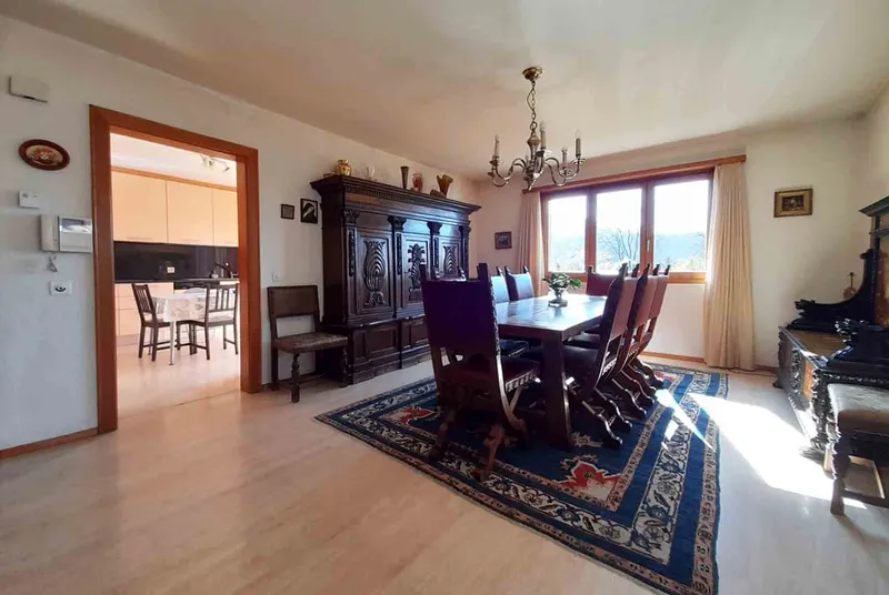 SPLENDIDA VILLA DI 6.5 LOCALI CON AMPIO GIARDINO A CURIO, foto 4