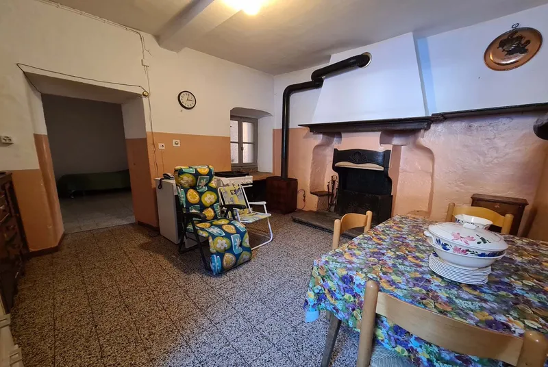 AMPIA CASA DA RISTRUTTURARE CON 1500 MQ DI TERRENO A ROVIO, foto 13
