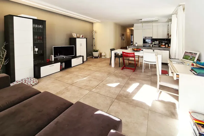 MODERNO 3.5 LOCALI CON TERRAZZA E PISCINA COMUNE A CADRO, foto 2