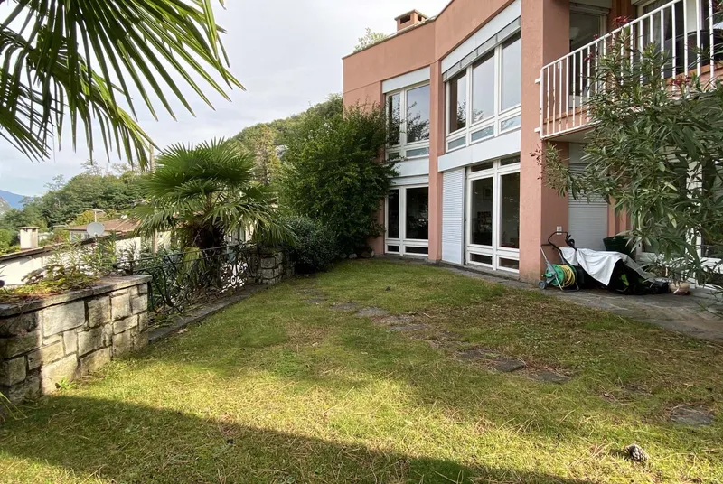 VILLA 6.5 LOCALI CON AMPIO GIARDINO VISTA LAGO A BISSONE, foto 4