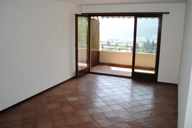 COMODO 2.5 CON TERRAZZA IN RESIDENZA CON PISCINA A COMANO, Foto 5