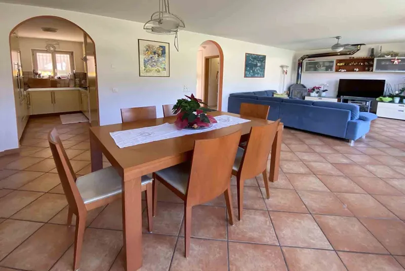 CASA GEMELLA DI 8.5 LOCALI CON PISCINA E TERRENO A MELANO, photo 6