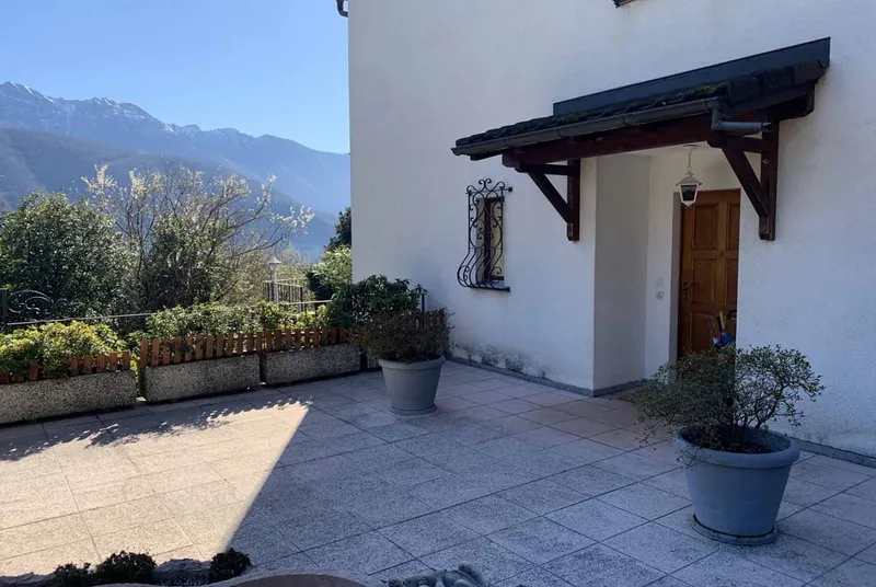 VILLETTA DI 200 MQ CON PISCINA ESTERNA VISTA LAGO A MELIDE, foto 2
