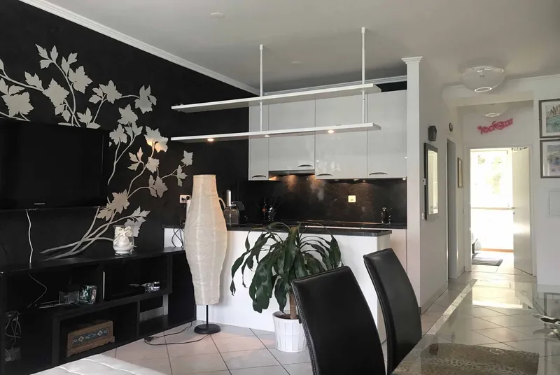 APPARTAMENTO 2.5 LOCALI VISTA LAGO CON PISCINA A BISSONE, foto 4