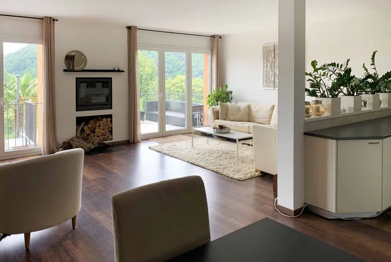 MODERNA CASA 4.5 LOCALI + STUDIO E VISTA PANORAMICA A ROVIO, foto 2