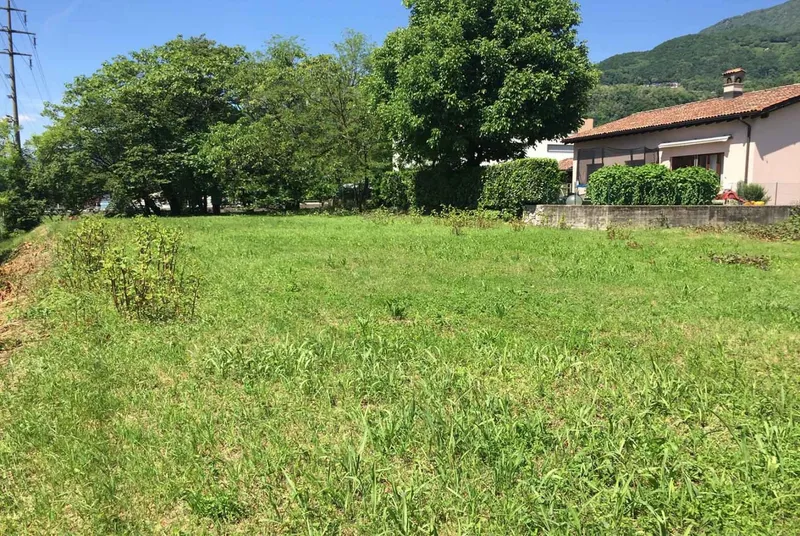 TERRENO PIANEGGIANTE EDIFICABILE DI 1017 MQ A MELANO, foto 3