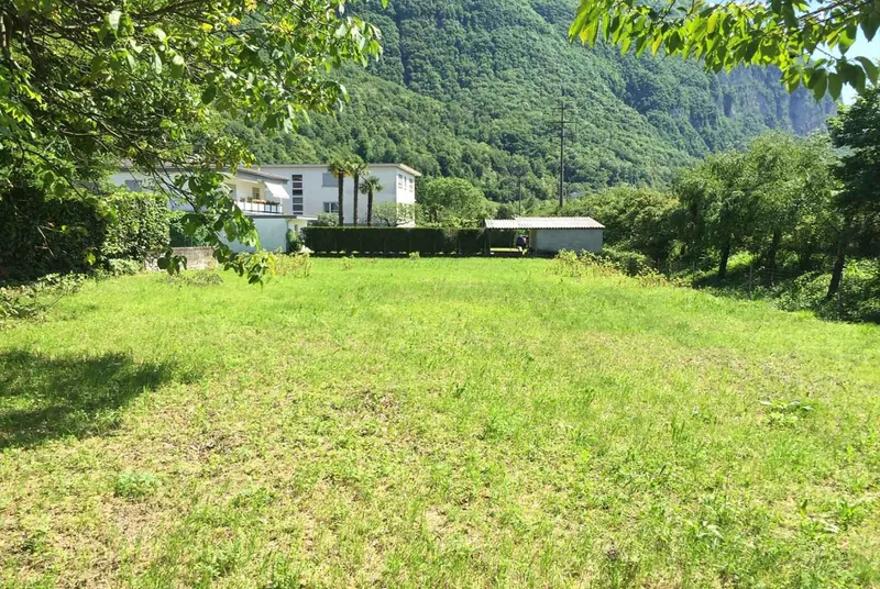 TERRENO PIANEGGIANTE EDIFICABILE DI 1017 MQ A MELANO, foto 4