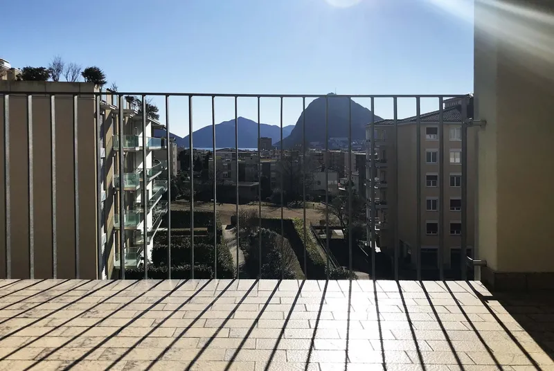 LUMINOSO 4.5 LOCALI VISTA LAGO A PREGASSONA, foto 2