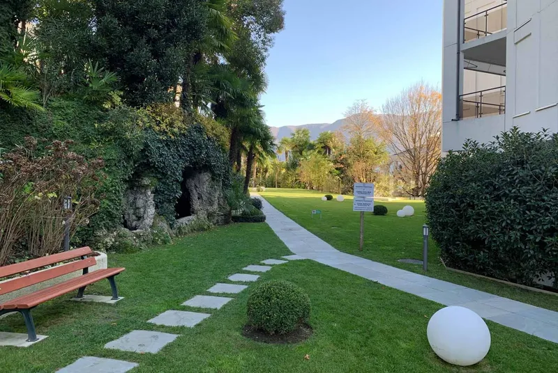 MONOLOCALE IN CENTRO LUGANO CON TERRAZZA E PICCOLO GIARDINO, foto 11