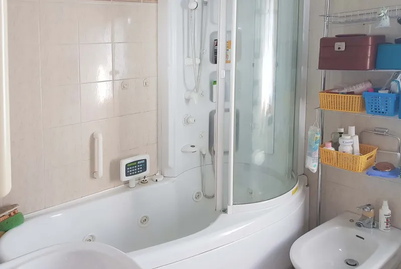 CASA 5.5 LOCALI, GIARDINO E VISTA APERTA A PREGASSONA ALTA, foto 7