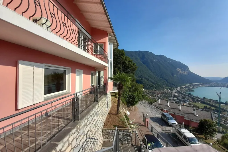 VILLA 5.5 LOCALI CON PANORAMICA VISTA LAGO A ROVIO, foto 2
