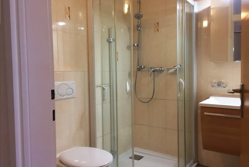 2.5 LOCALI VISTA LAGO COMPLETAMENTE RISTRUTTURATO CON TERRAZ, foto 6