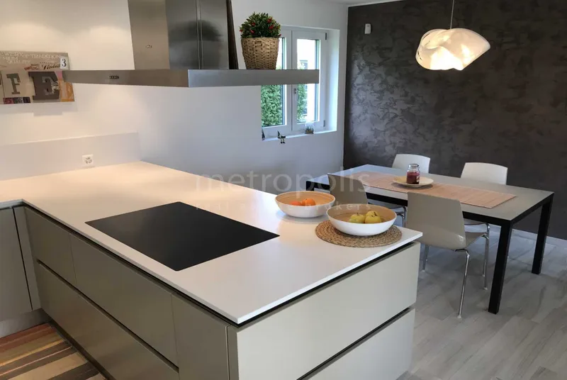 CASA 5.5 LOCALI INDIPENDENTE CON GIARDINO VISTA LAGO AD AROS, foto 8