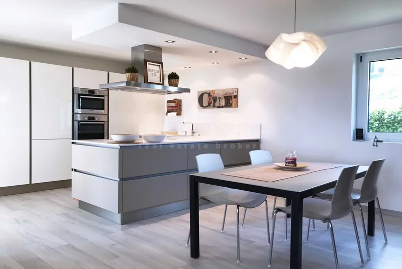 CASA 5.5 LOCALI INDIPENDENTE CON GIARDINO VISTA LAGO AD AROS, foto 9