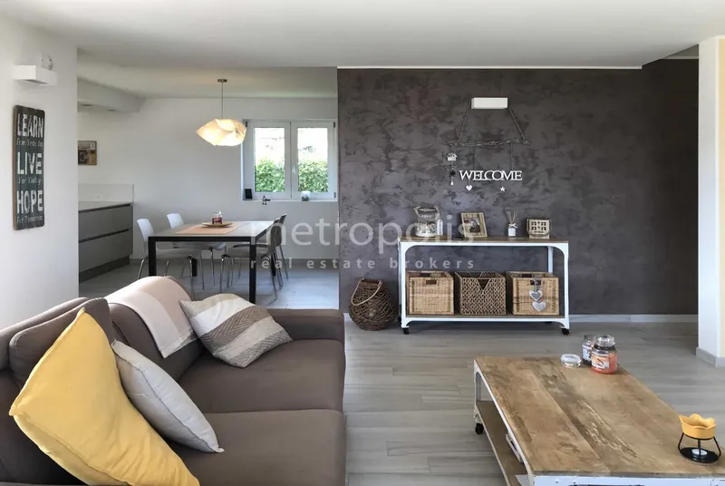 CASA 5.5 LOCALI INDIPENDENTE CON GIARDINO VISTA LAGO AD AROS, foto 12