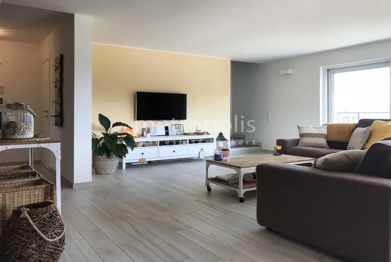 CASA 5.5 LOCALI INDIPENDENTE CON GIARDINO VISTA LAGO AD AROS, foto 13