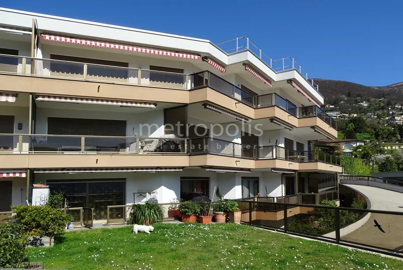 ELEGANTE 3.5 LOCALI CON TERRAZZA E GIARDINO VISTA LAGO A BRI, photo 5