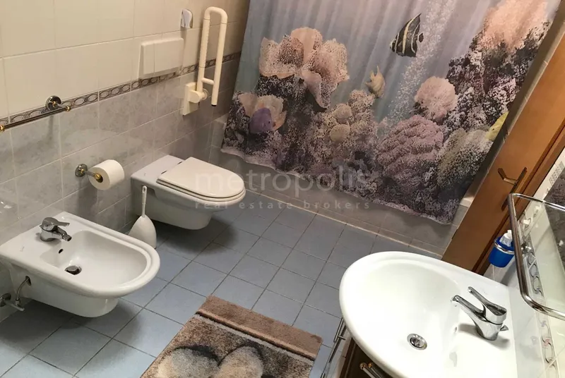VILLETTA 5.5 LOCALI CON GIARDINO E PISCINA A LUGANO DINO, Foto 8