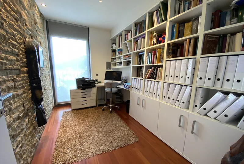 PRESTIGIOSO ATTICO 6.5 CON ROOF GARDEN AD AGNO, Foto 10