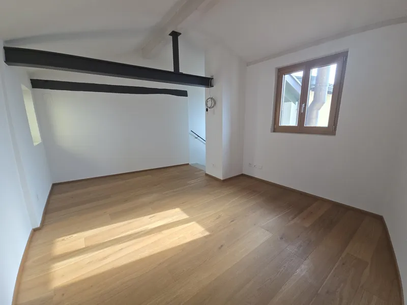 BELLA CASA RISTRUTTURATA 4.5 LOCALI VISTA LAGO A CADEMARIO, Foto 10