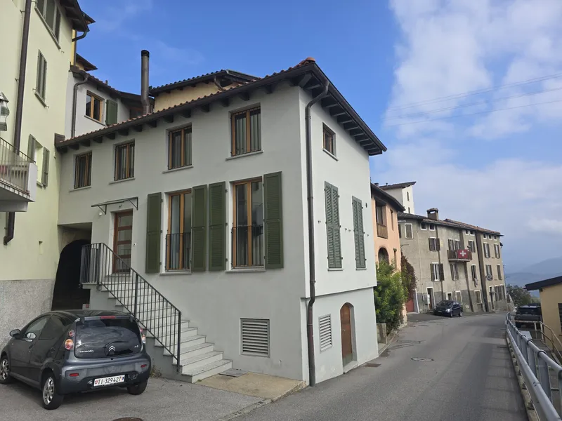 BELLA CASA RISTRUTTURATA 4.5 LOCALI VISTA LAGO A CADEMARIO, Foto 2